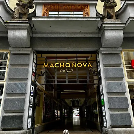 Apartment Za Pasazi S Balkonem V Centru Pardubic Pardubice
